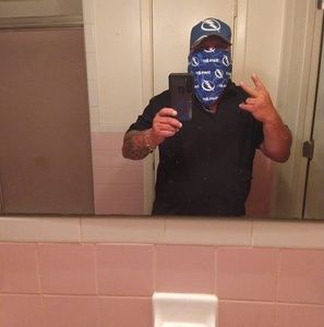 Meet your Posher, Larry